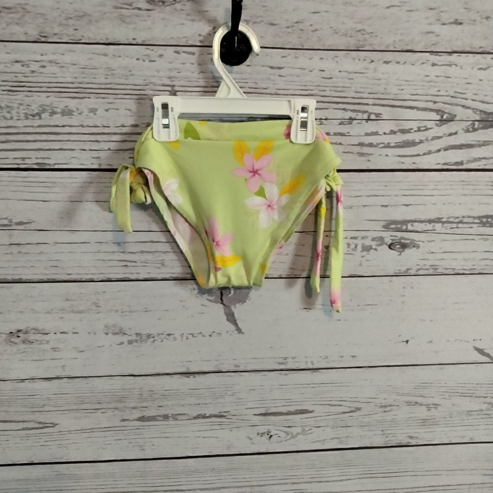 New Without tags. "No Brand" woman's bikini bottoms